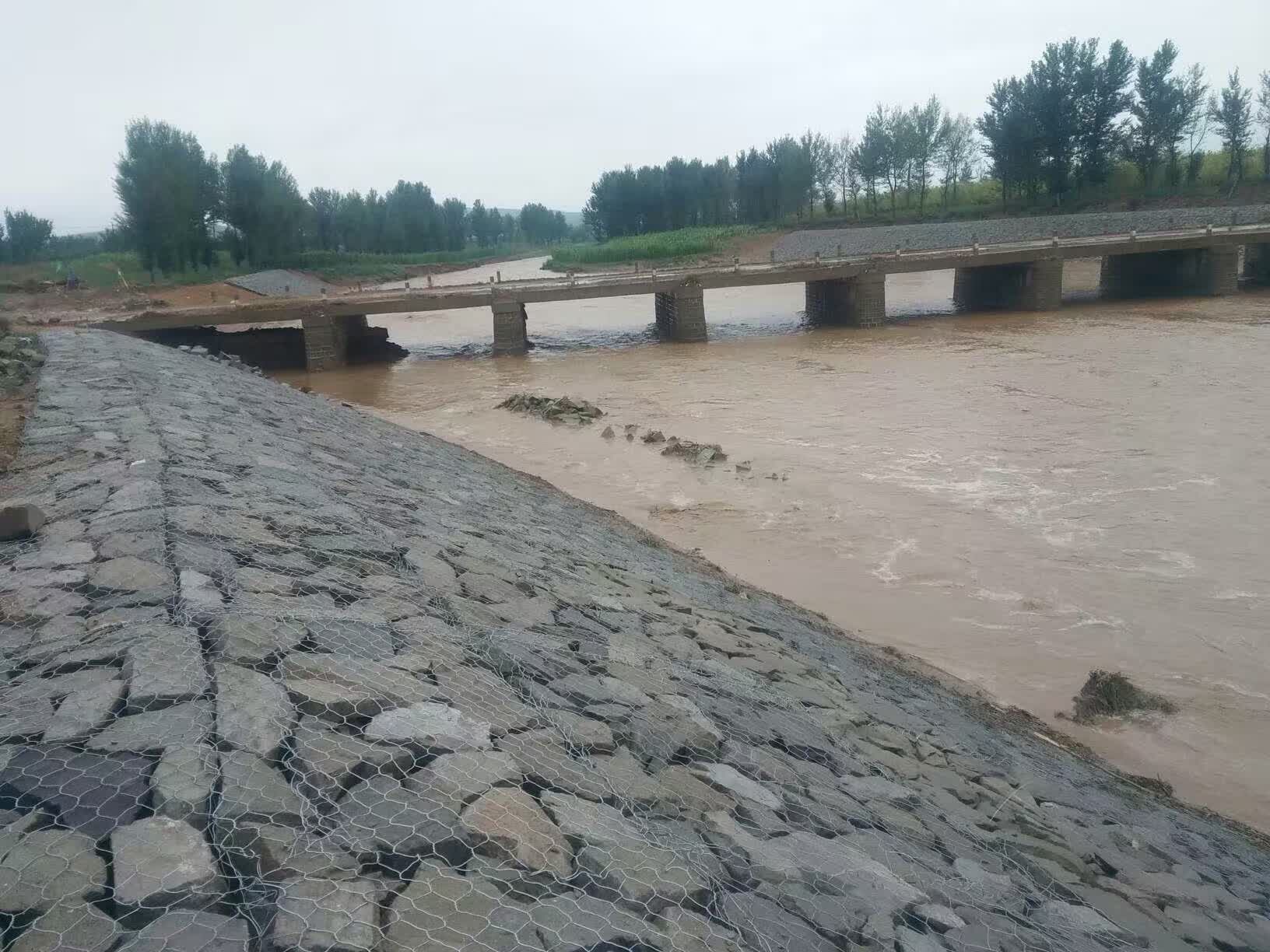 ������\�U�zʯ�\